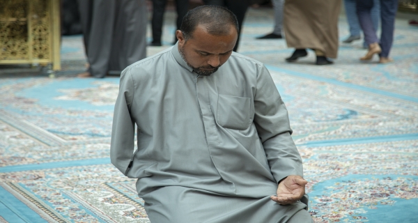 أجواء الدعاء في صحن المولى أبي الفضل العباس(ع)