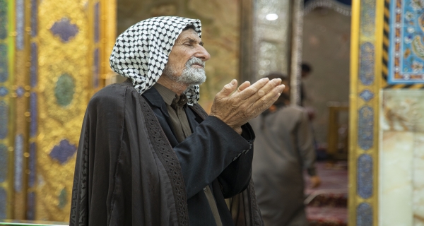 أجواء الدعاء في حرم المولى أبي الفضل العباس (ع)